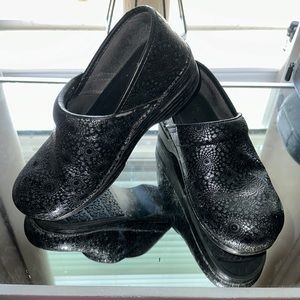 Dansko size 38